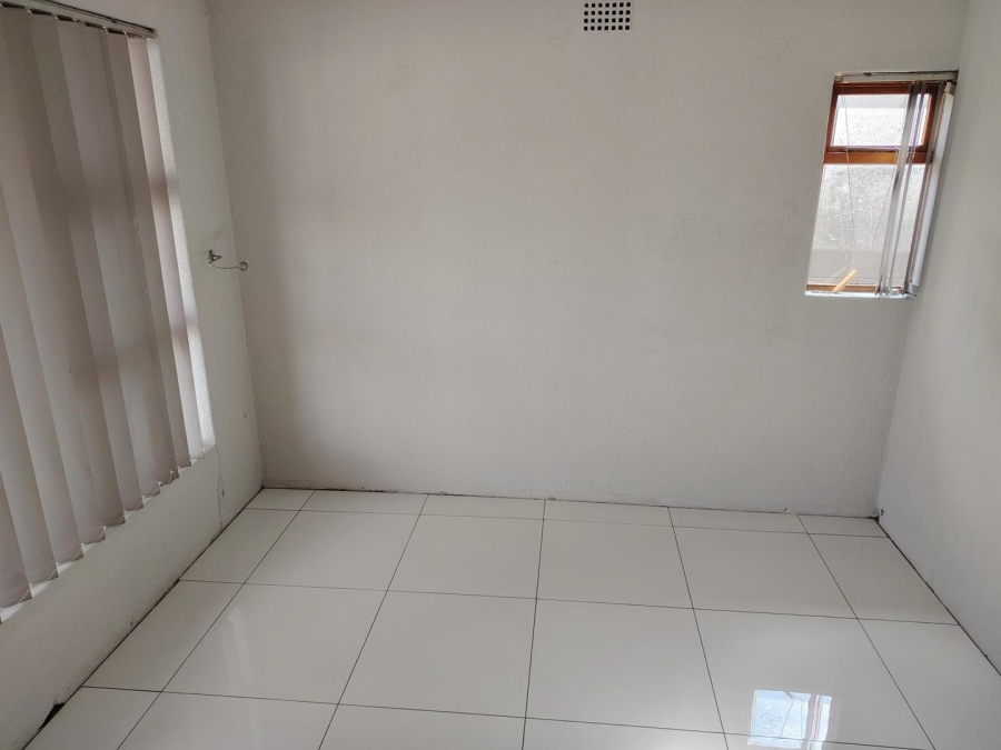To Let 4 Bedroom Property for Rent in Vasco Estate Western Cape